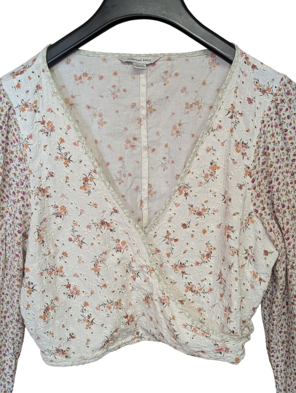 American Eagle Floral Eyelet Long-Sleeve V-Neck Embroidered Crop Top Size Medium - Picture 3 of 9